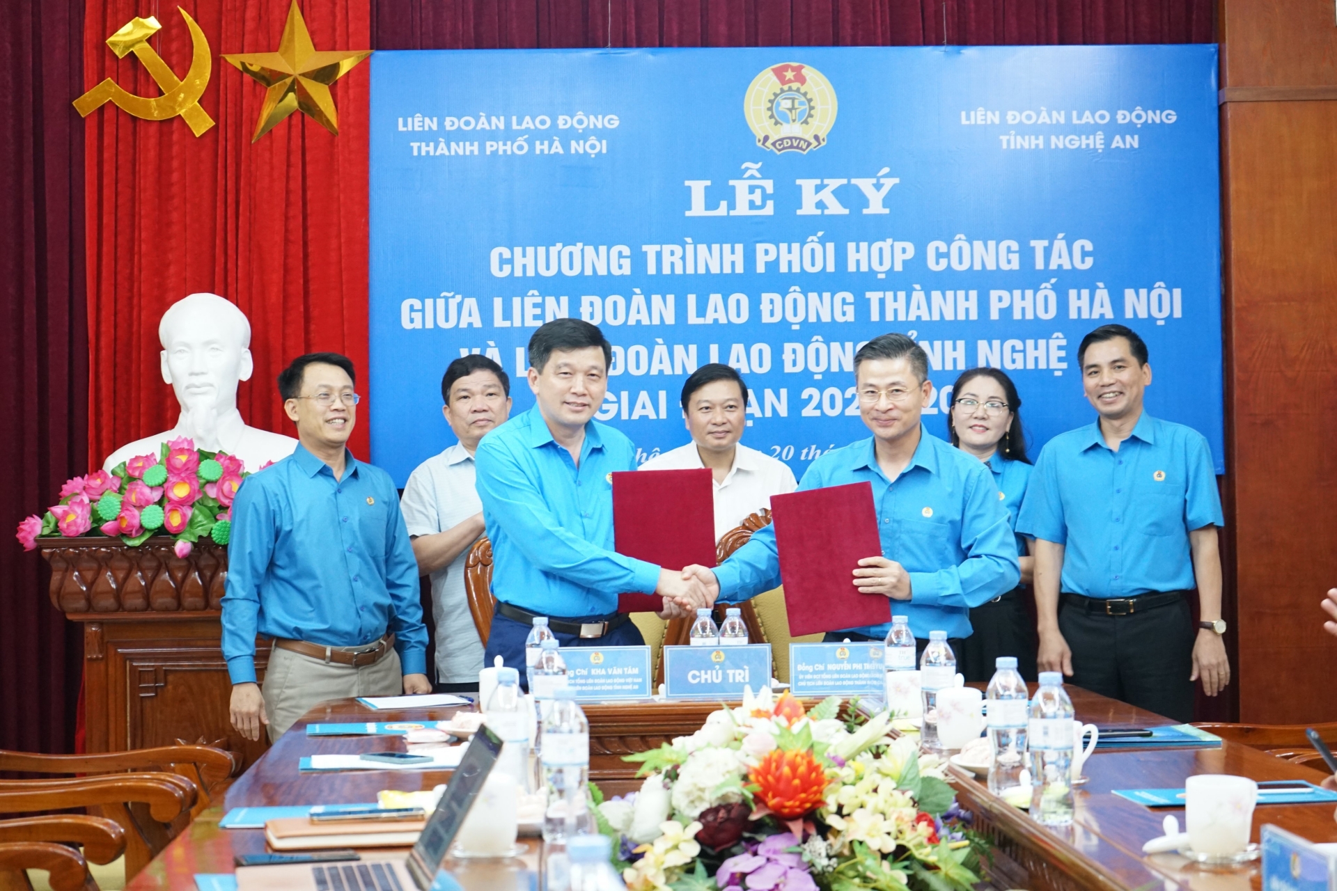 LĐLĐ Nghệ An và LĐLĐ TP Hà Nội ký kết chương trình phối hợp công tác