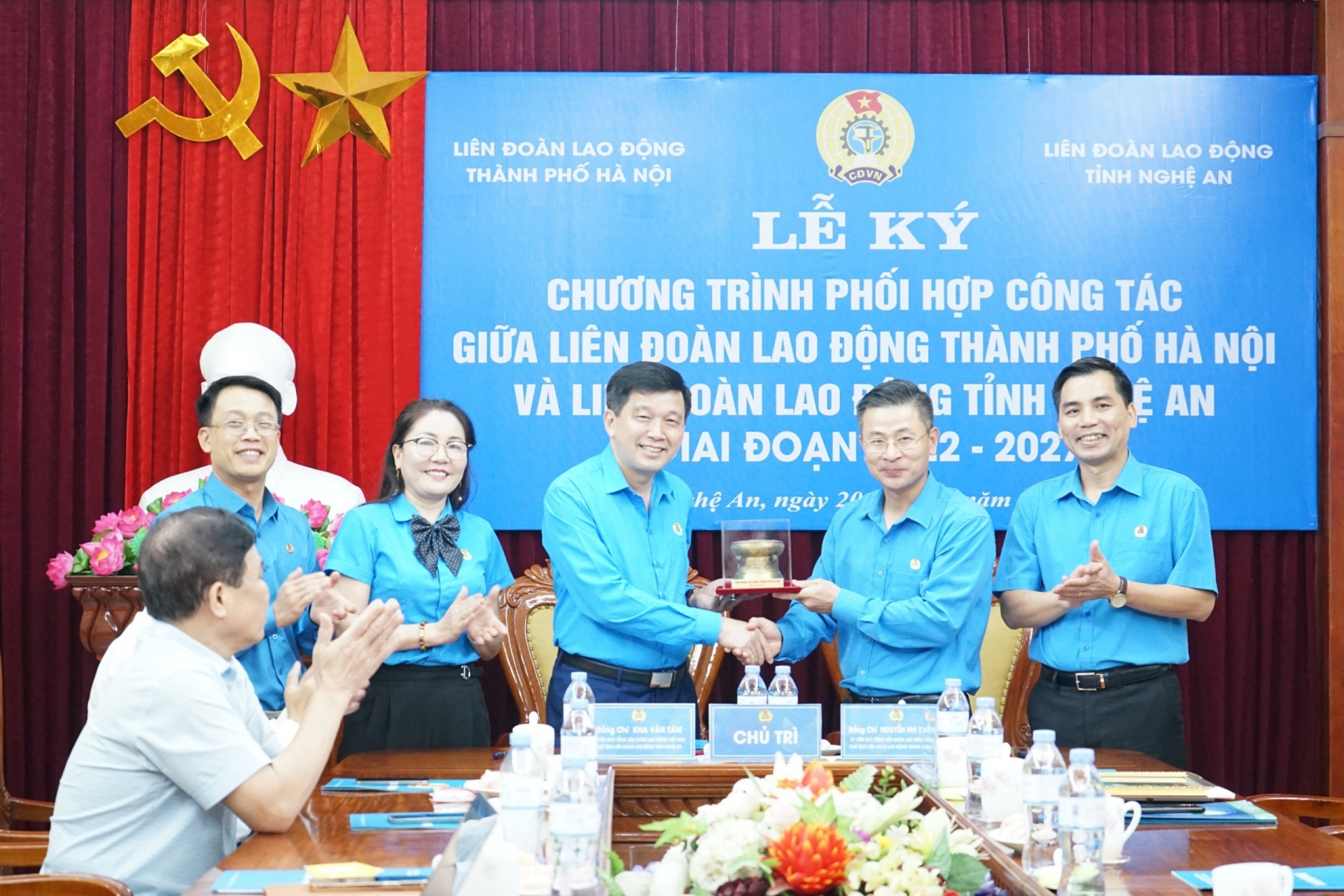 LĐLĐ Nghệ An và LĐLĐ TP Hà Nội ký kết chương trình phối hợp công tác