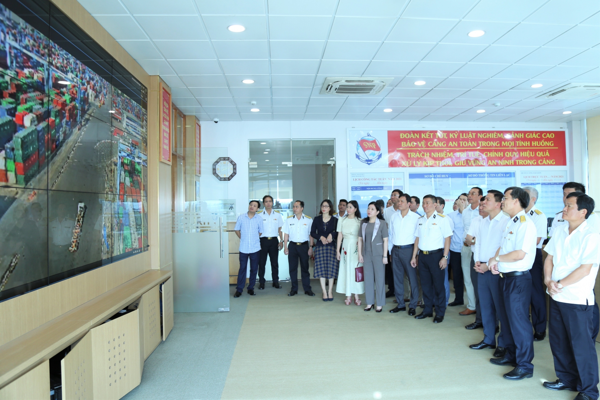 Sẵn sàng đồng hành cùng địa phương phát triển kinh tế biển Sẵn sàng đồng hành cùng địa phương phát triển kinh tế biển