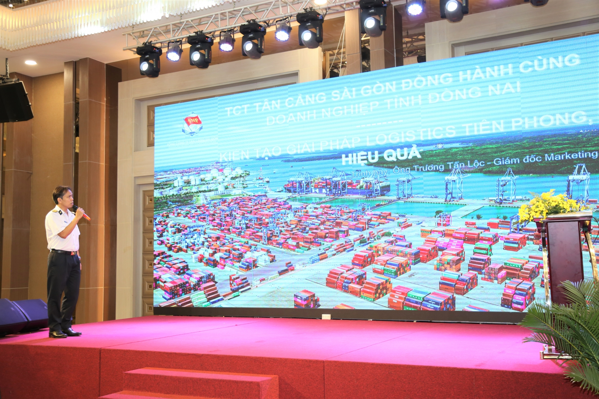 Luôn lắng nghe, thấu hiểu, chia sẻ khó khăn với doanh nghiệp Luôn lắng nghe, thấu hiểu, chia sẻ khó khăn với doanh nghiệp