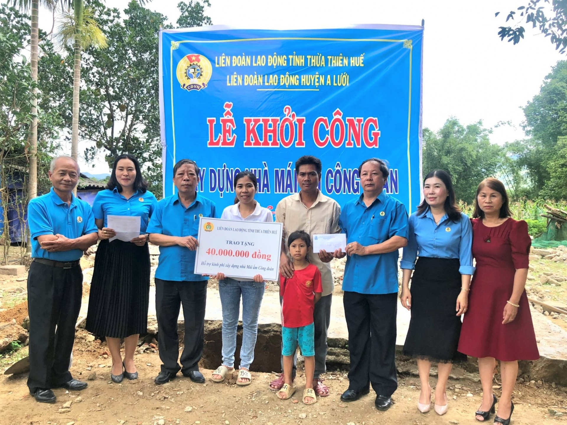 LĐLĐ huyện A Lưới: Chăm lo cho đoàn viên, NLĐ khó khăn nhân dịp Tháng Công nhân LĐLĐ huyện A Lưới: Chăm lo cho đoàn viên, NLĐ khó khăn nhân dịp Tháng Công nhân