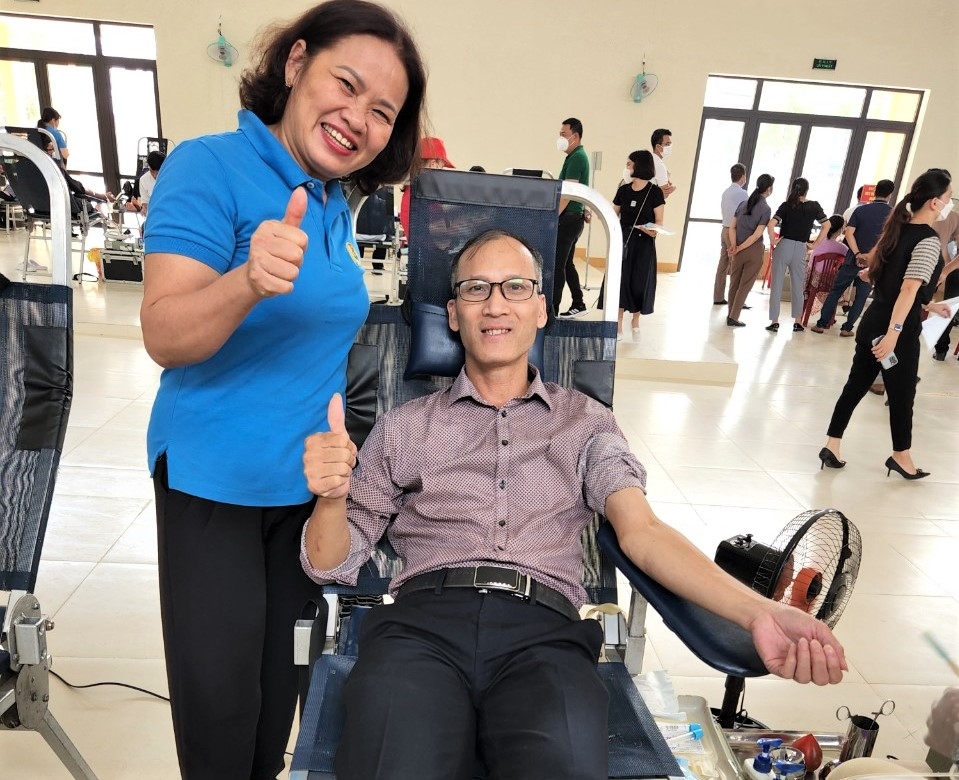 Hàng trăm đoàn viên Công đoàn tỉnh Quảng Bình hưởng ứng “Ngày hội hiến máu tình nguyện” Hàng trăm đoàn viên Công đoàn tỉnh Quảng Bình hưởng ứng “Ngày hội hiến máu tình nguyện”