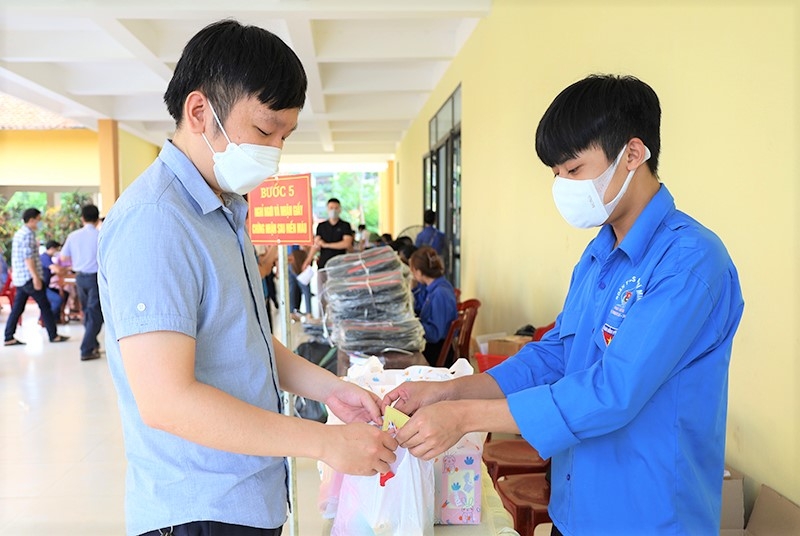 Hàng trăm đoàn viên Công đoàn tỉnh Quảng Bình hưởng ứng “Ngày hội hiến máu tình nguyện” Hàng trăm đoàn viên Công đoàn tỉnh Quảng Bình hưởng ứng “Ngày hội hiến máu tình nguyện”