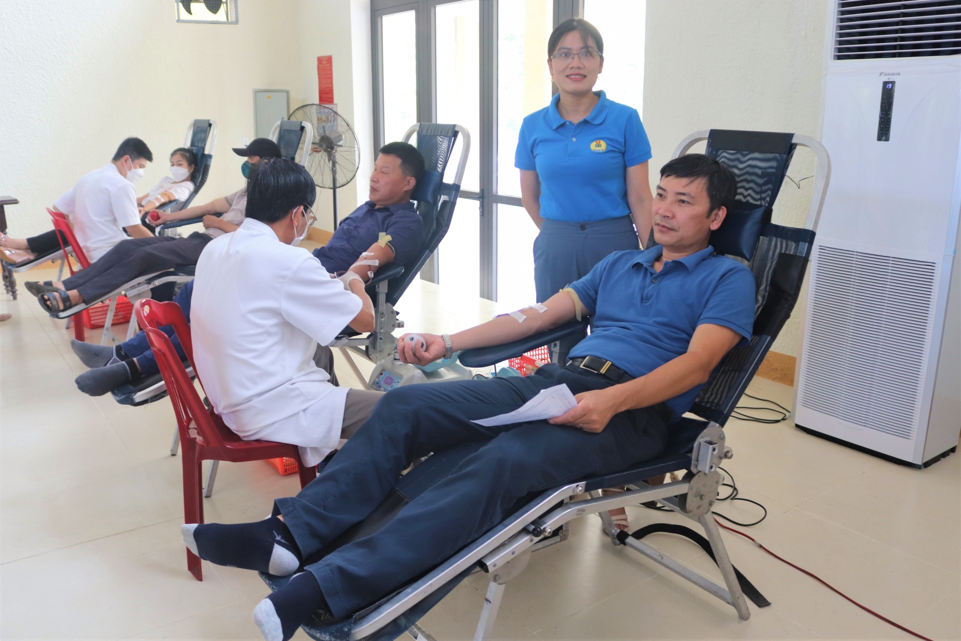 Hàng trăm đoàn viên Công đoàn tỉnh Quảng Bình hưởng ứng “Ngày hội hiến máu tình nguyện” Hàng trăm đoàn viên Công đoàn tỉnh Quảng Bình hưởng ứng “Ngày hội hiến máu tình nguyện”