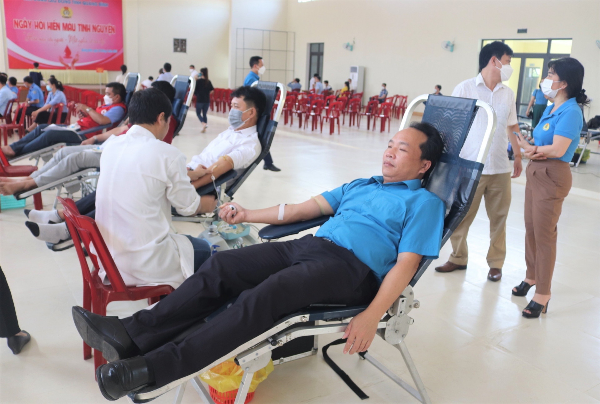 Hàng trăm đoàn viên Công đoàn tỉnh Quảng Bình hưởng ứng “Ngày hội hiến máu tình nguyện” Hàng trăm đoàn viên Công đoàn tỉnh Quảng Bình hưởng ứng “Ngày hội hiến máu tình nguyện”