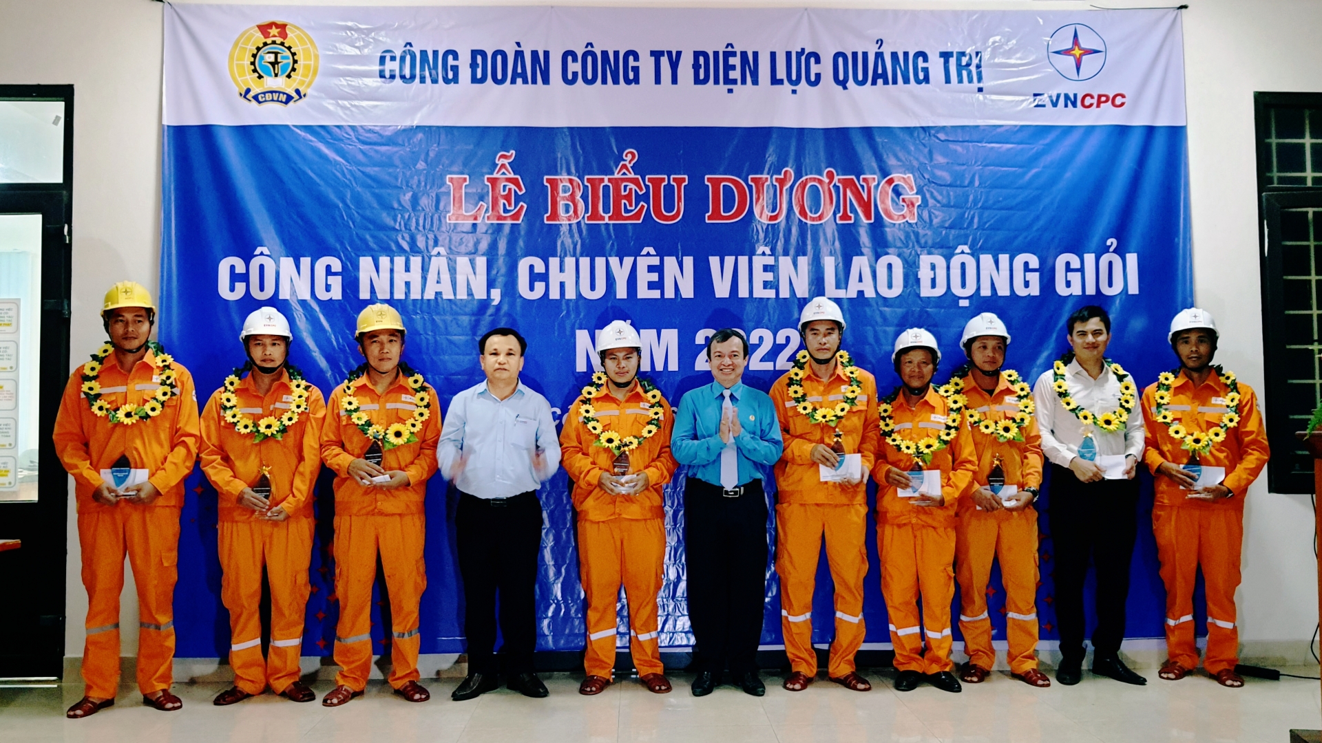 Công ty Điện lực Quảng Trị biểu dương 9 công nhân, người lao động giỏi năm 2022 Công ty Điện lực Quảng Trị biểu dương 9 công nhân, người lao động giỏi năm 2022
