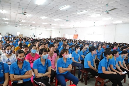 Công đoàn tuyên truyền, giáo dục công nhân chấp hành kỷ luật an toàn lao động