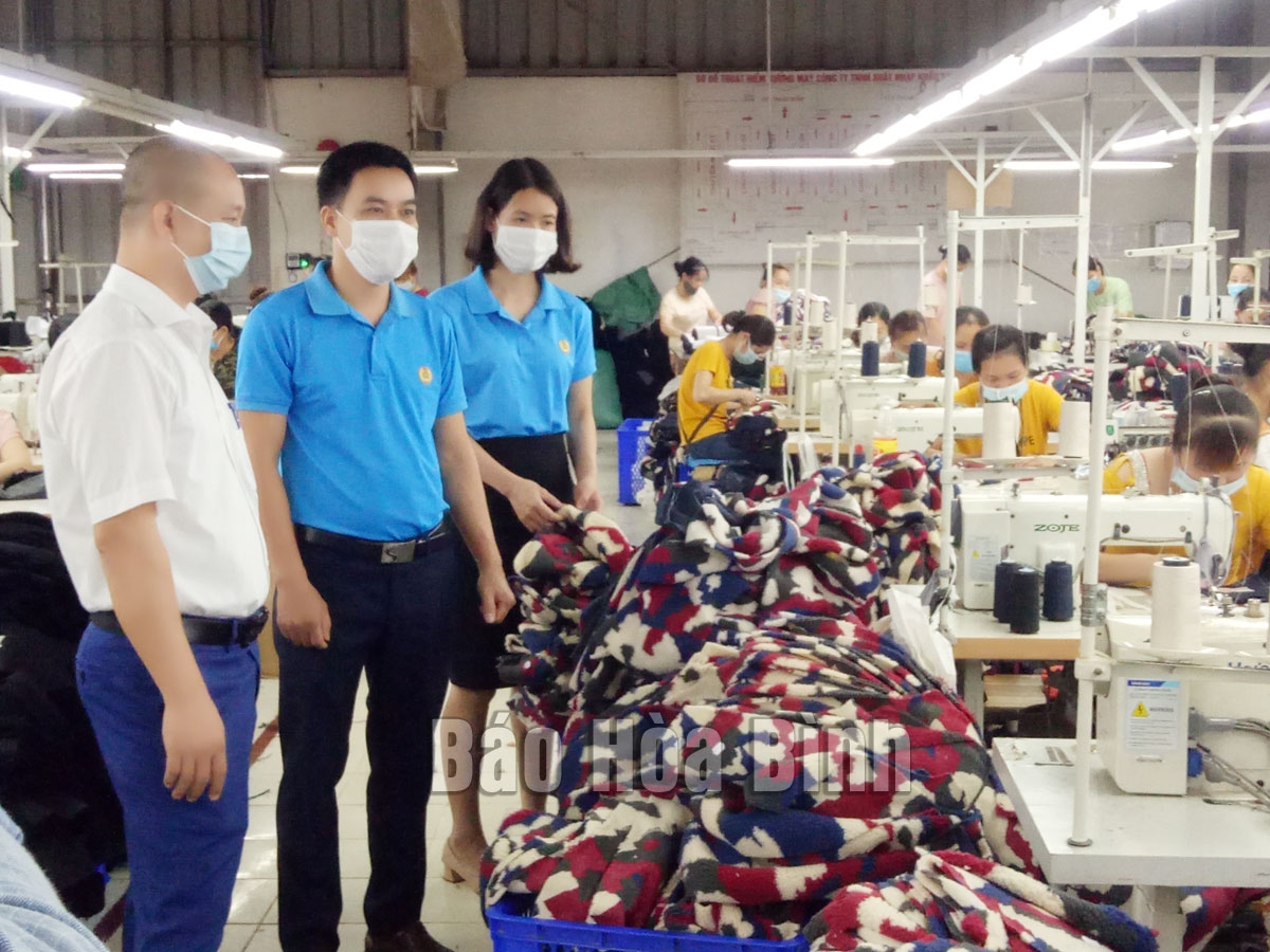 Bảo vệ quyền, lợi ích cho người lao động: Những khó khăn, hạn chế của tổ chức Công đoàn