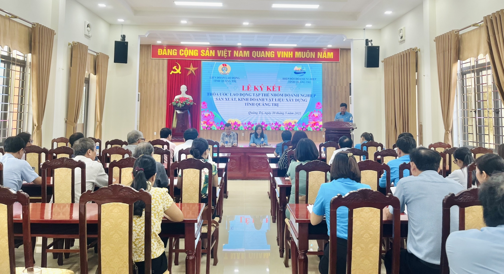 LĐLĐ Quảng Trị: Ký kết TƯLĐTT với nhóm doanh nghiệp sản xuất, kinh doanh vật liệu xây dựng