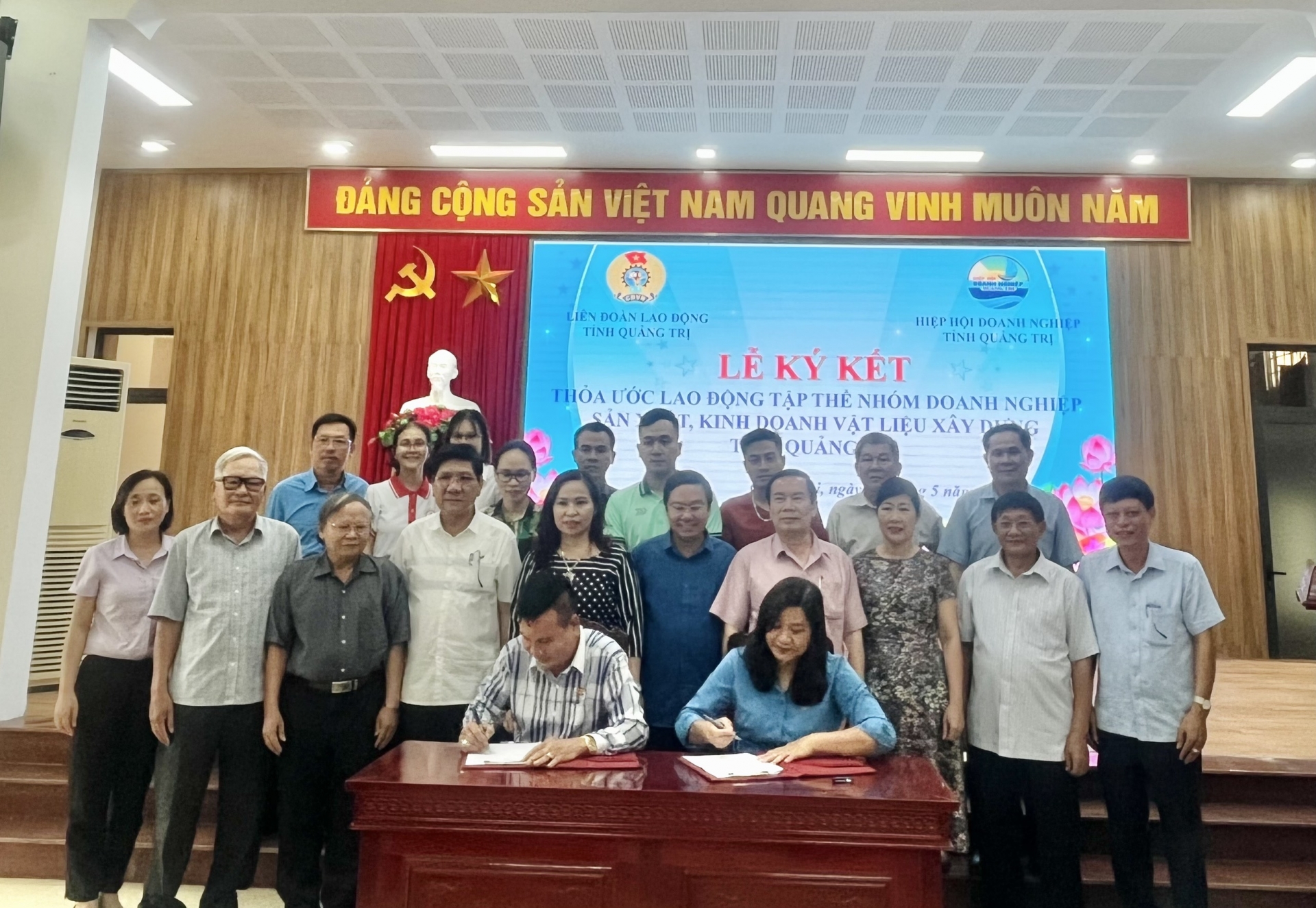 LĐLĐ Quảng Trị: Ký kết TƯLĐTT với nhóm doanh nghiệp sản xuất, kinh doanh vật liệu xây dựng