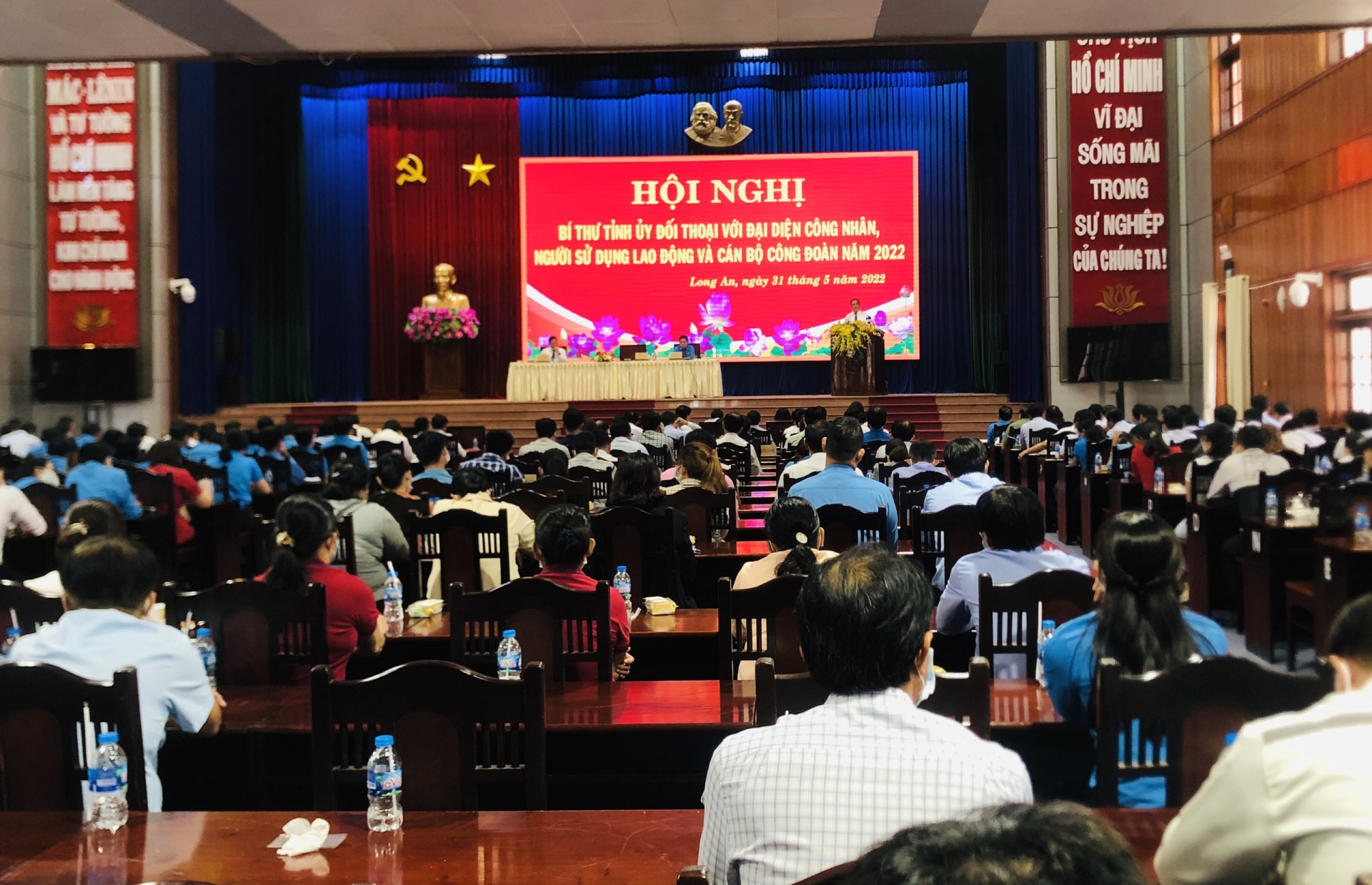 Long An: Người lao động quan tâm đến chính sách, bảo hiểm và an ninh khi làm việc