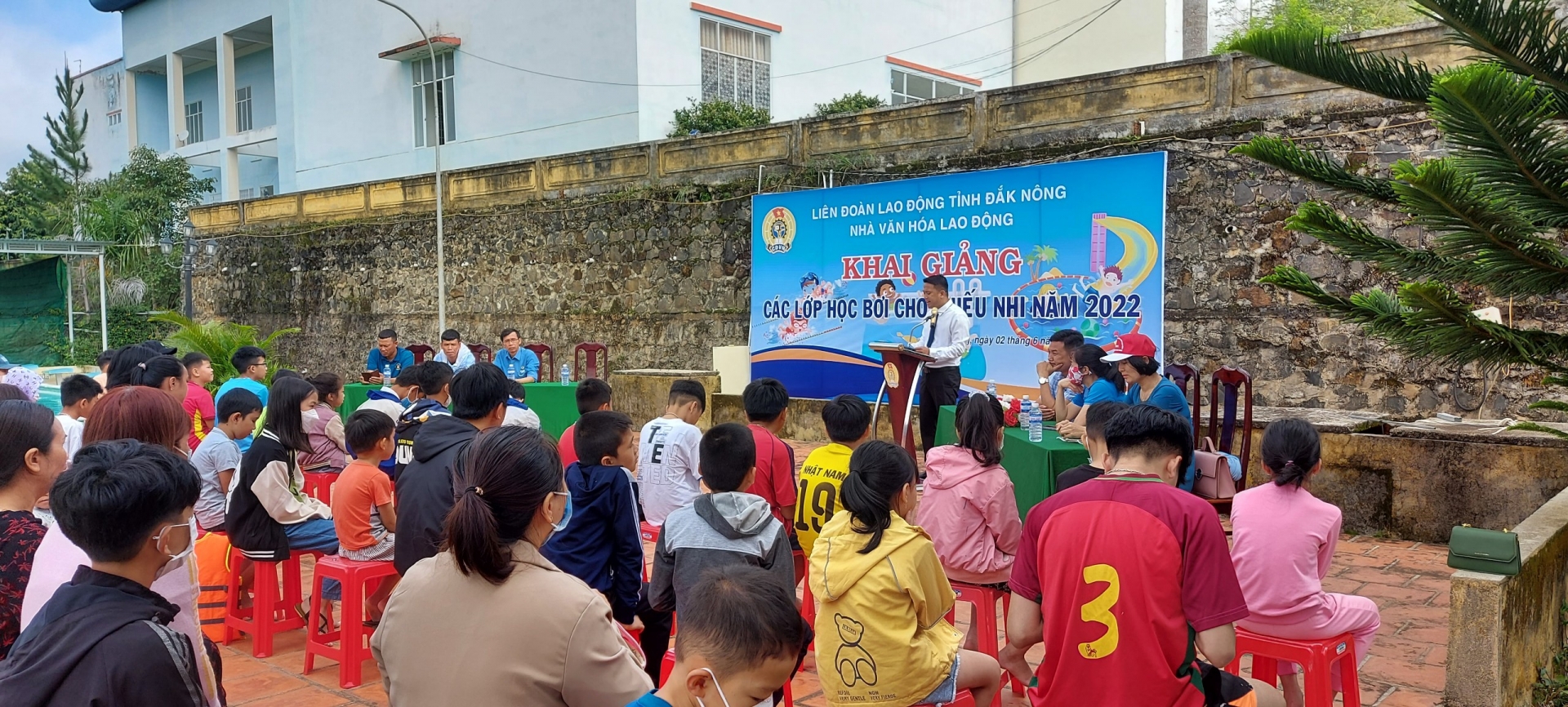 LĐLĐ tỉnh Đắk Nông tiếp tục mở lớp dạy bơi cho con CNVCLĐ