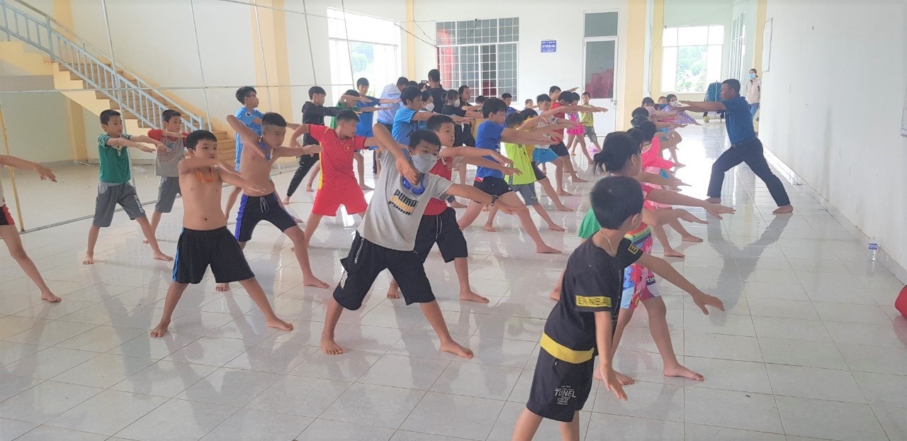 LĐLĐ tỉnh Đắk Nông tiếp tục mở lớp dạy bơi cho con CNVCLĐ
