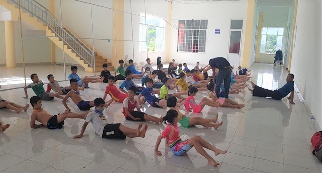 LĐLĐ tỉnh Đắk Nông tiếp tục mở lớp dạy bơi cho con CNVCLĐ