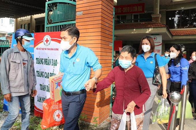 Vượt qua bão giá: Hãy tiết kiệm và giúp nhau vượt khó