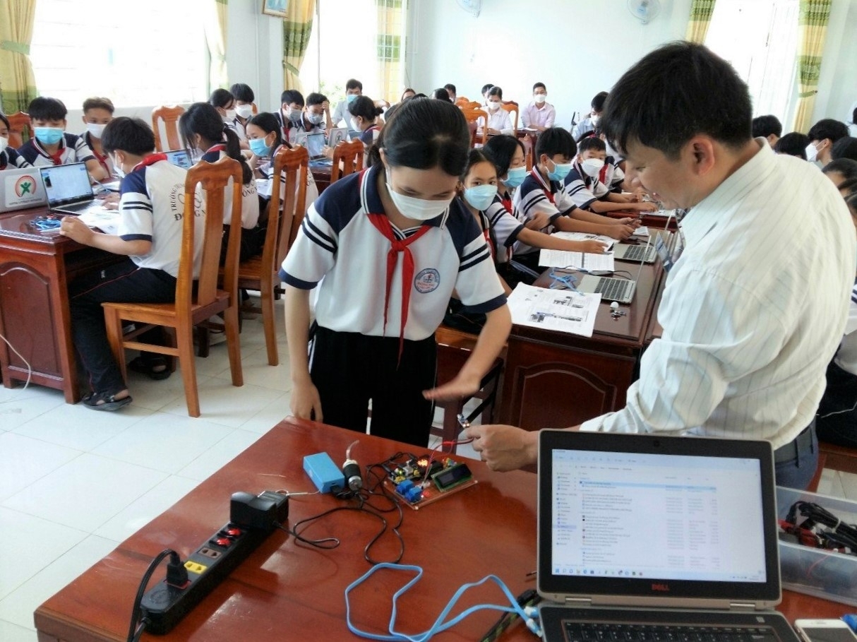 “Vua sáng kiến” của giáo dục STEM ở Lâm Đồng