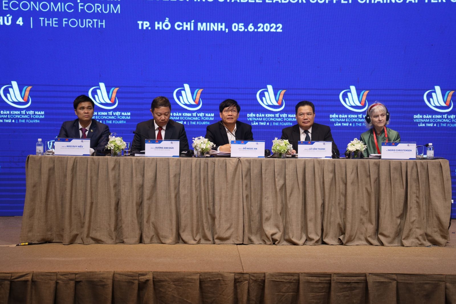 Hội thảo “Phát triển chuỗi cung ứng lao động ổn định sau đại dịch COVID-19”: người lao động là trung tâm của mọi chính sách Tìm giải pháp phát triển chuỗi cung ứng lao động ổn định sau đại dịch Covid-19