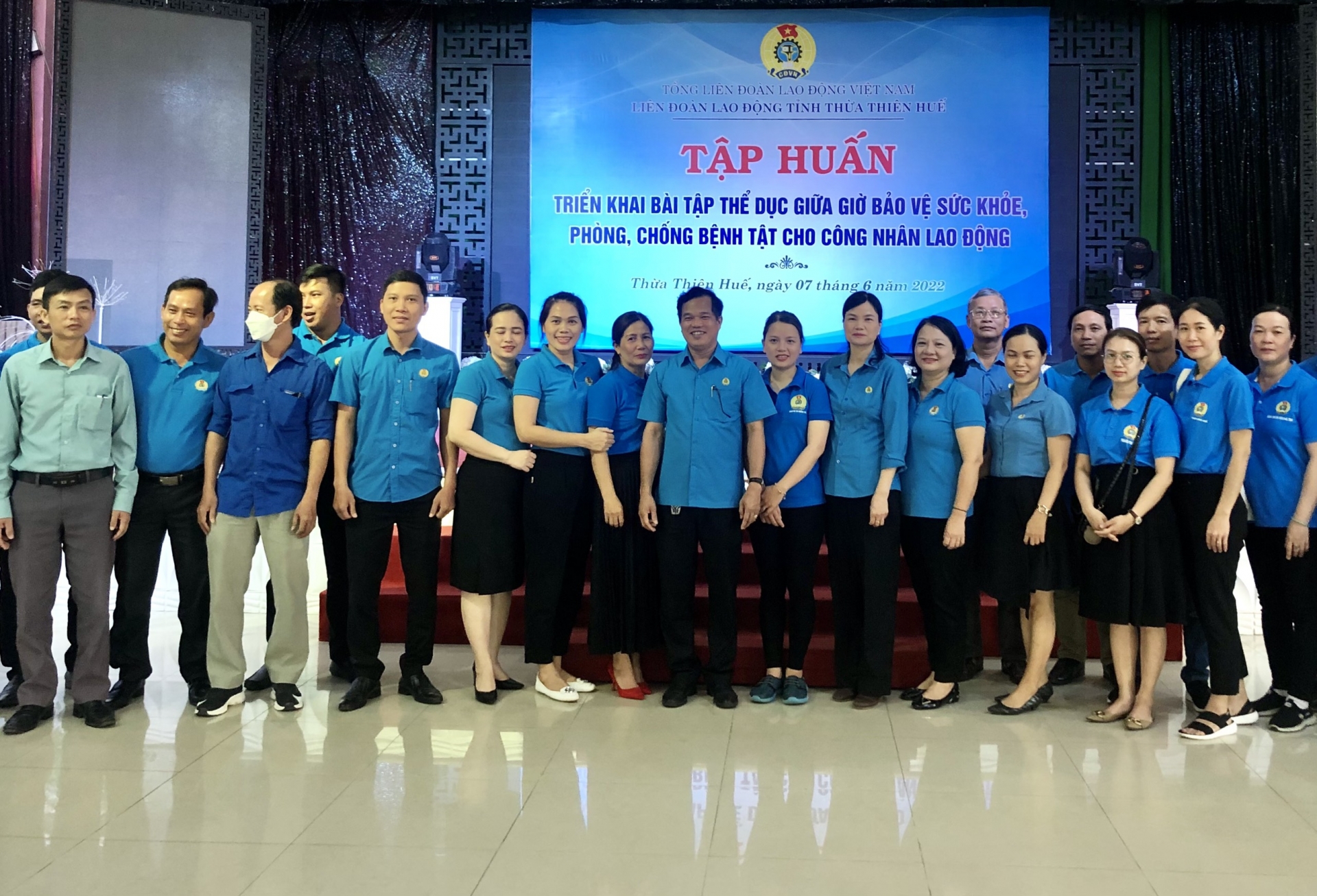 LĐLĐ tỉnh Thừa Thiên Huế tập huấn bài tập thể dục giữa giờ cho 100 cán bộ CĐCS