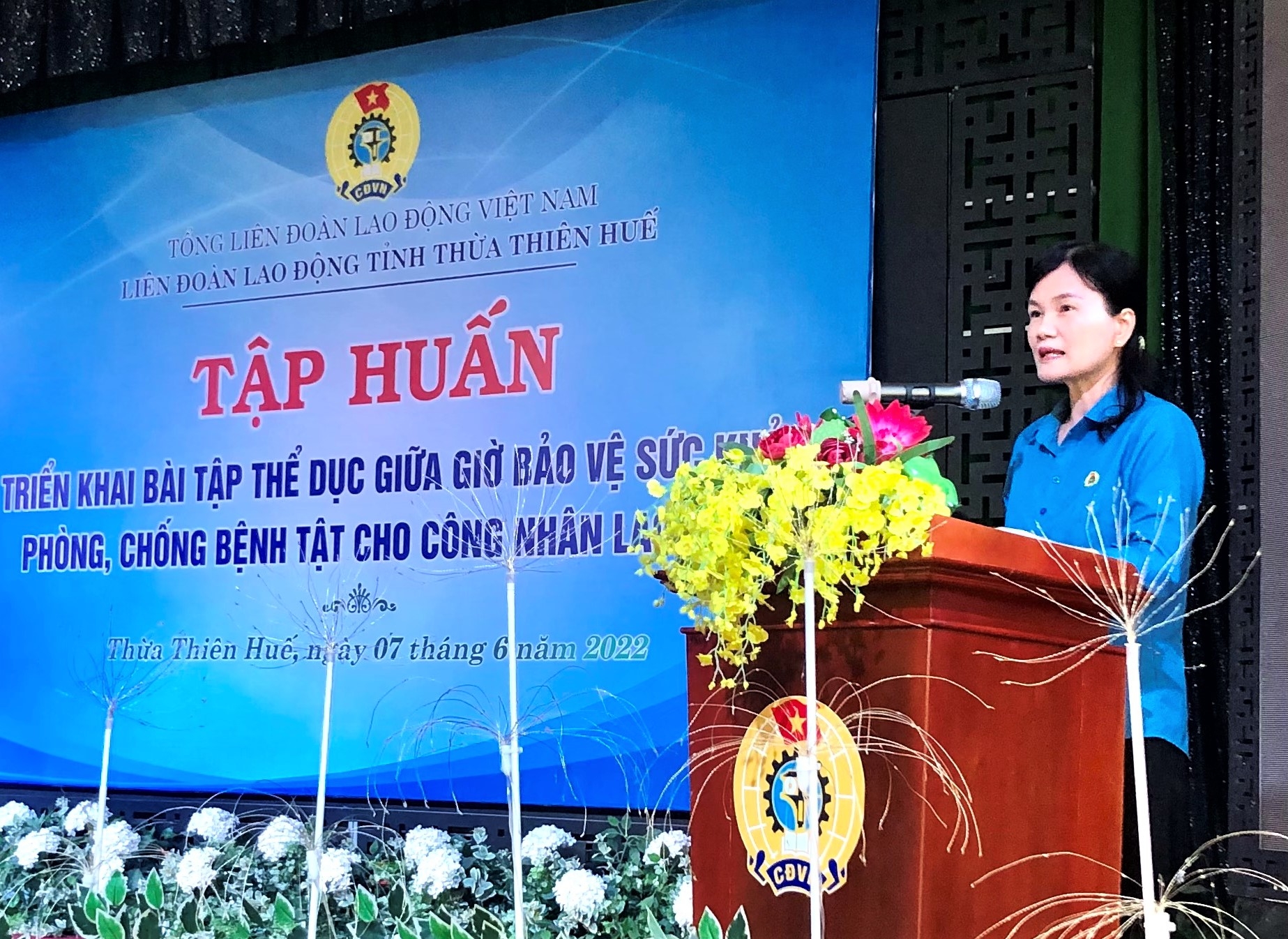 LĐLĐ tỉnh Thừa Thiên Huế tập huấn bài tập thể dục giữa giờ cho 100 cán bộ CĐCS