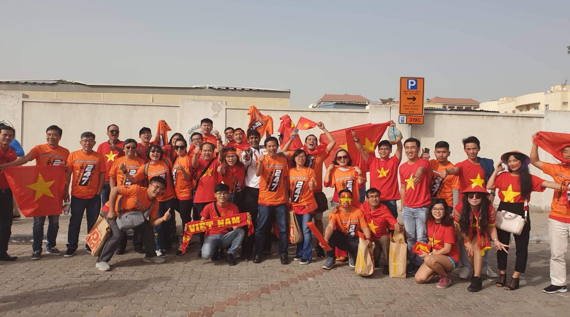 Chuyến đi miễn phí đến UAE cho CĐV: Cuộc Chuyến đi miễn phí đến UAE cho CĐV: Cuộc