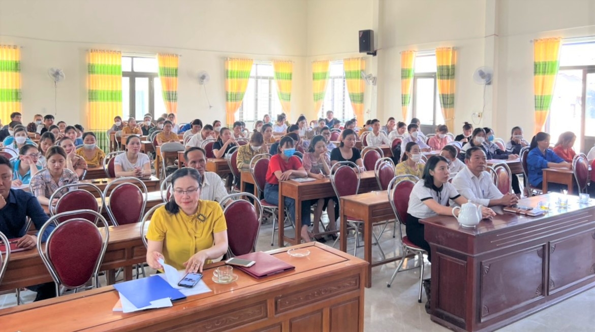 LĐLĐ huyện Cẩm Xuyên phối hợp tổ chức lớp bồi dưỡng nhận thức về Đảng
