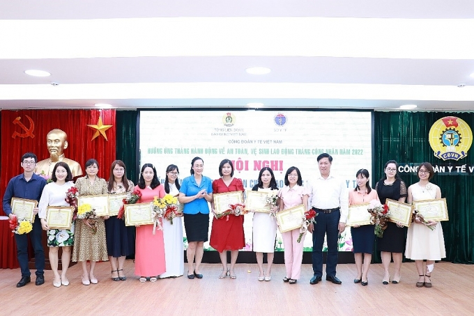 Vai trò của Công đoàn Y tế Việt Nam và nỗi niềm của những y, bác sĩ Vai trò của Công đoàn Y tế Việt Nam và nỗi niềm của những y, bác sĩ