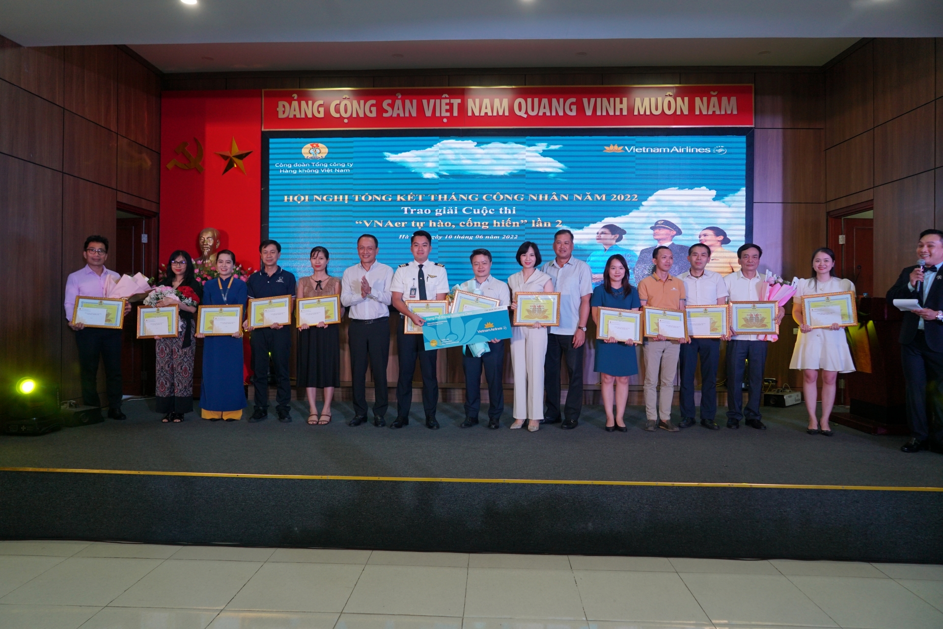 Tổng kết Tháng Công nhân năm 2022 và trao giải cuộc thi “VNAer tự hào, cống hiến”