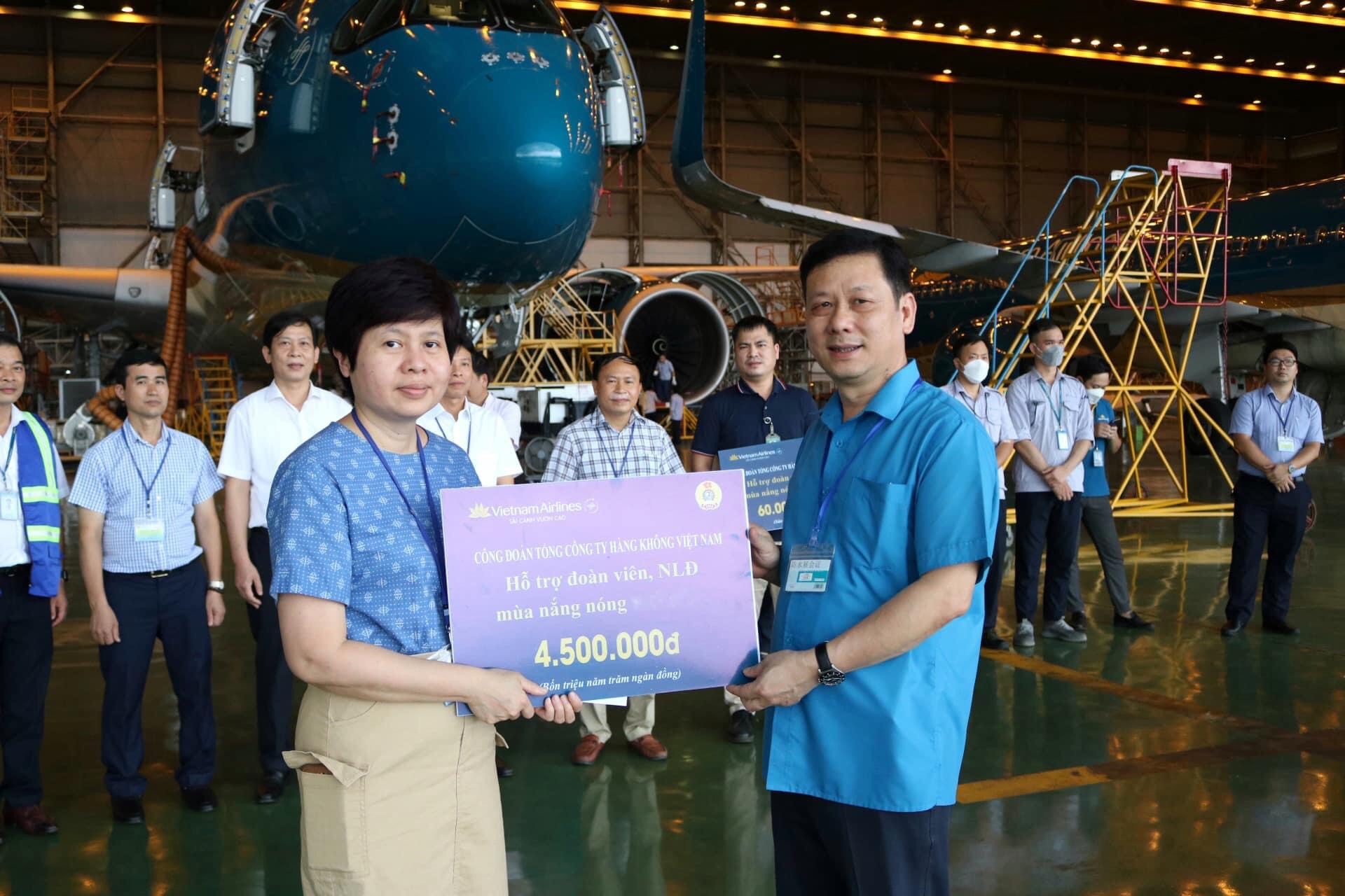 Tổng kết Tháng Công nhân năm 2022 và trao giải cuộc thi “VNAer tự hào, cống hiến”