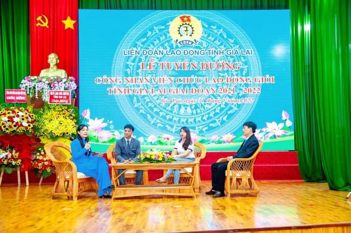 “Hoa Tháng 5” từ phong trào thi đua yêu nước trong CNVCLĐ ở Gia Lai “Hoa Tháng 5” từ phong trào thi đua yêu nước trong CNVCLĐ ở Gia Lai