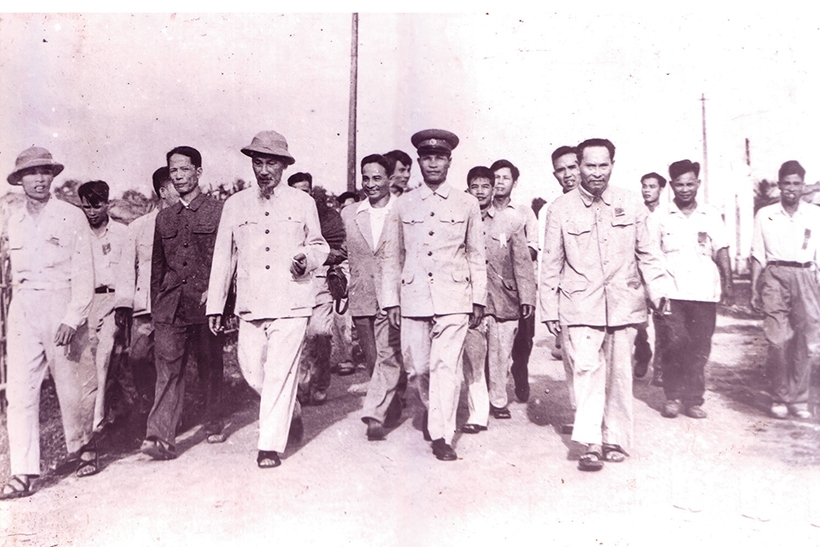 Trang trọng, lắng đọng lễ kỷ niệm 65 năm Ngày Bác Hồ về thăm Hà Tĩnh