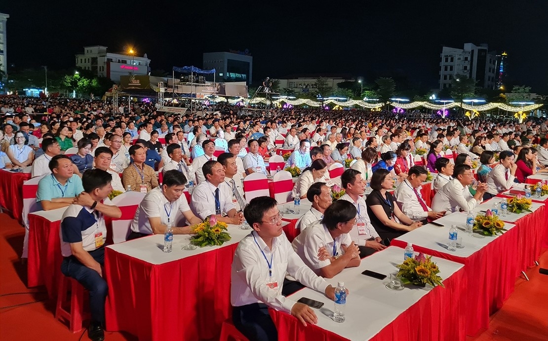 Trang trọng, lắng đọng lễ kỷ niệm 65 năm Ngày Bác Hồ về thăm Hà Tĩnh