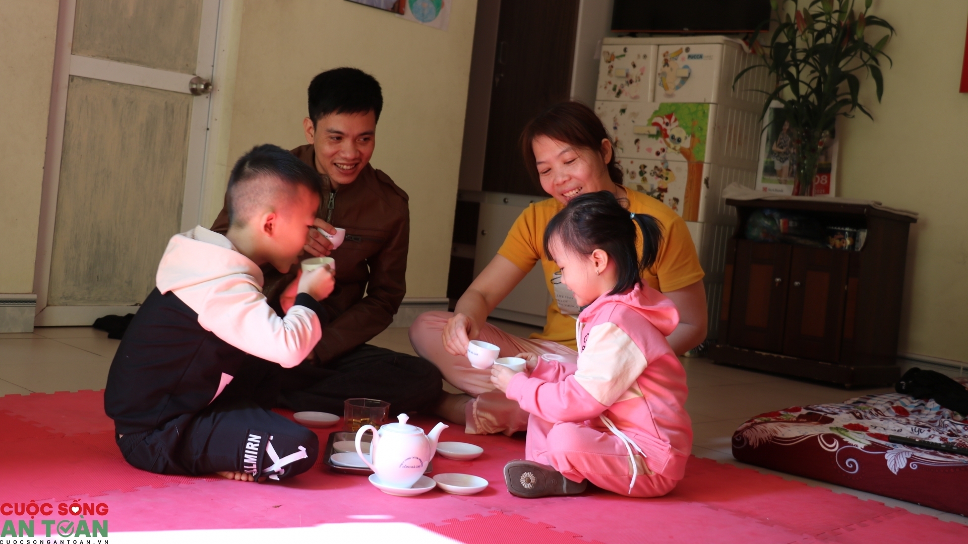 Nhiều khó khăn trong chăm sóc, giáo dục con công nhân