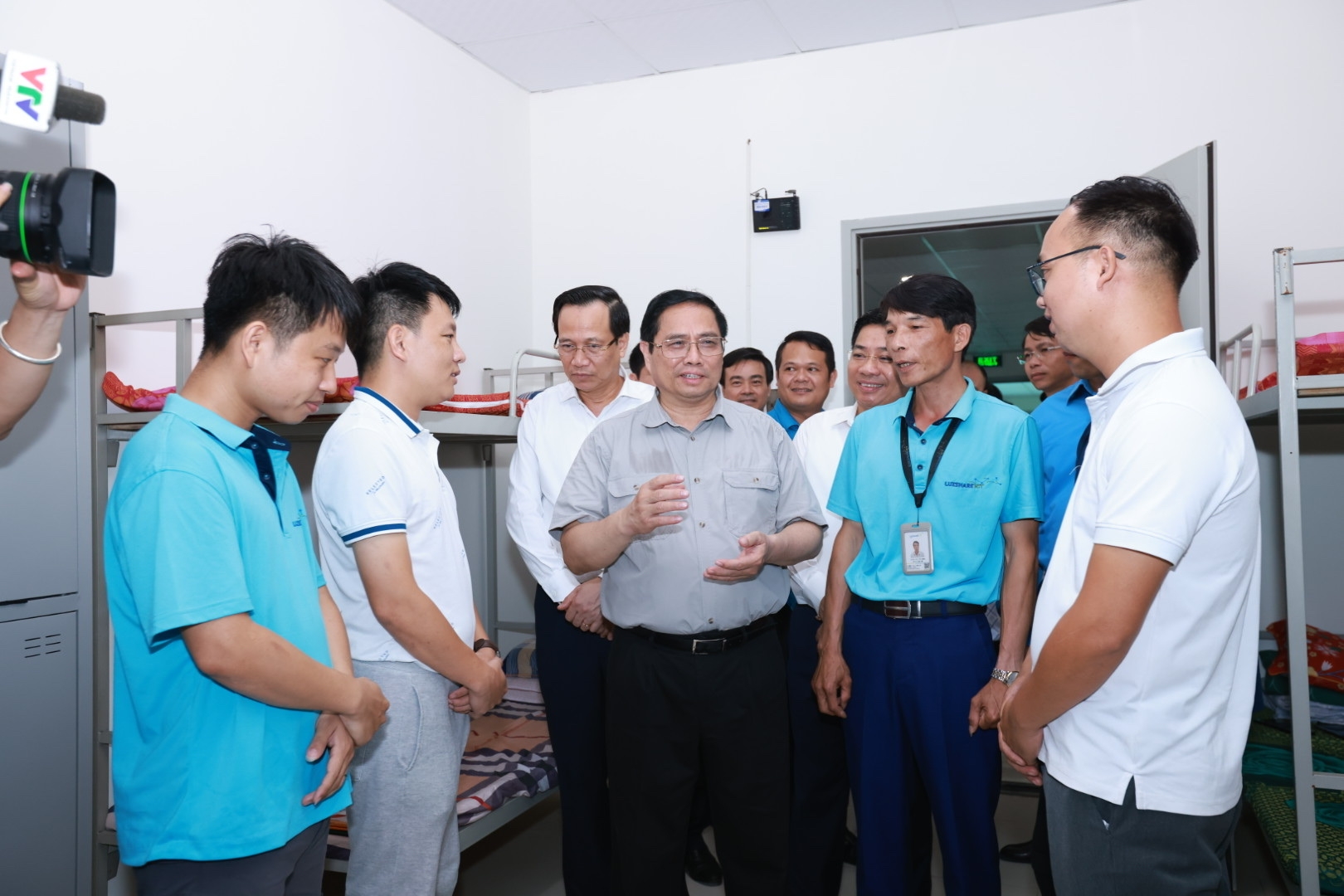 Thủ tướng Phạm Minh Chính thăm công nhân tại khu nhà trọ, nhà ở xã hội