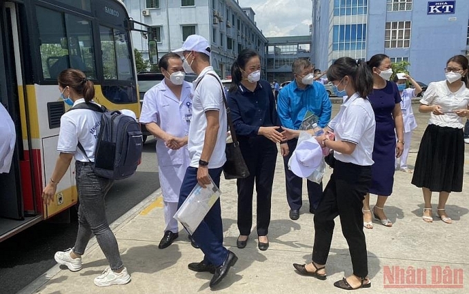 PGS. TS Phạm Thanh Bình: Người lao động ngành Y tế còn nhiều trăn trở, kiến nghị... PGS. TS Phạm Thanh Bình: Người lao động ngành Y tế còn nhiều trăn trở, kiến nghị...
