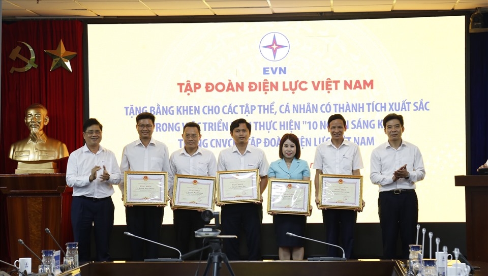 Phấn đấu Giai đoạn 2 đóng góp hơn 7.000 sáng kiến
