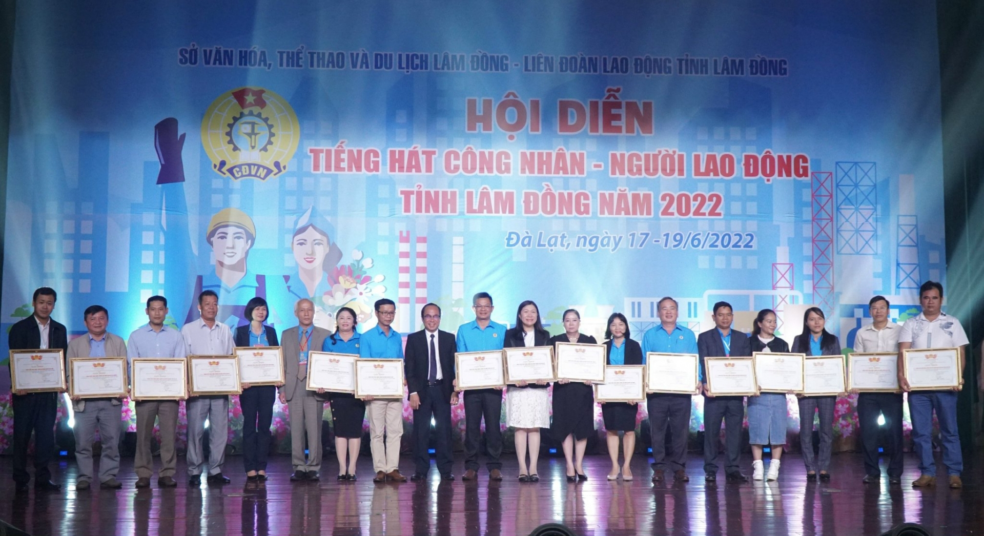 Lâm Đồng: Hội diễn “Tiếng hát công nhân, người lao động” năm 2022 rực rỡ và đặc sắc Lâm Đồng: Hội diễn “Tiếng hát công nhân, người lao động” năm 2022 rực rỡ và đặc sắc