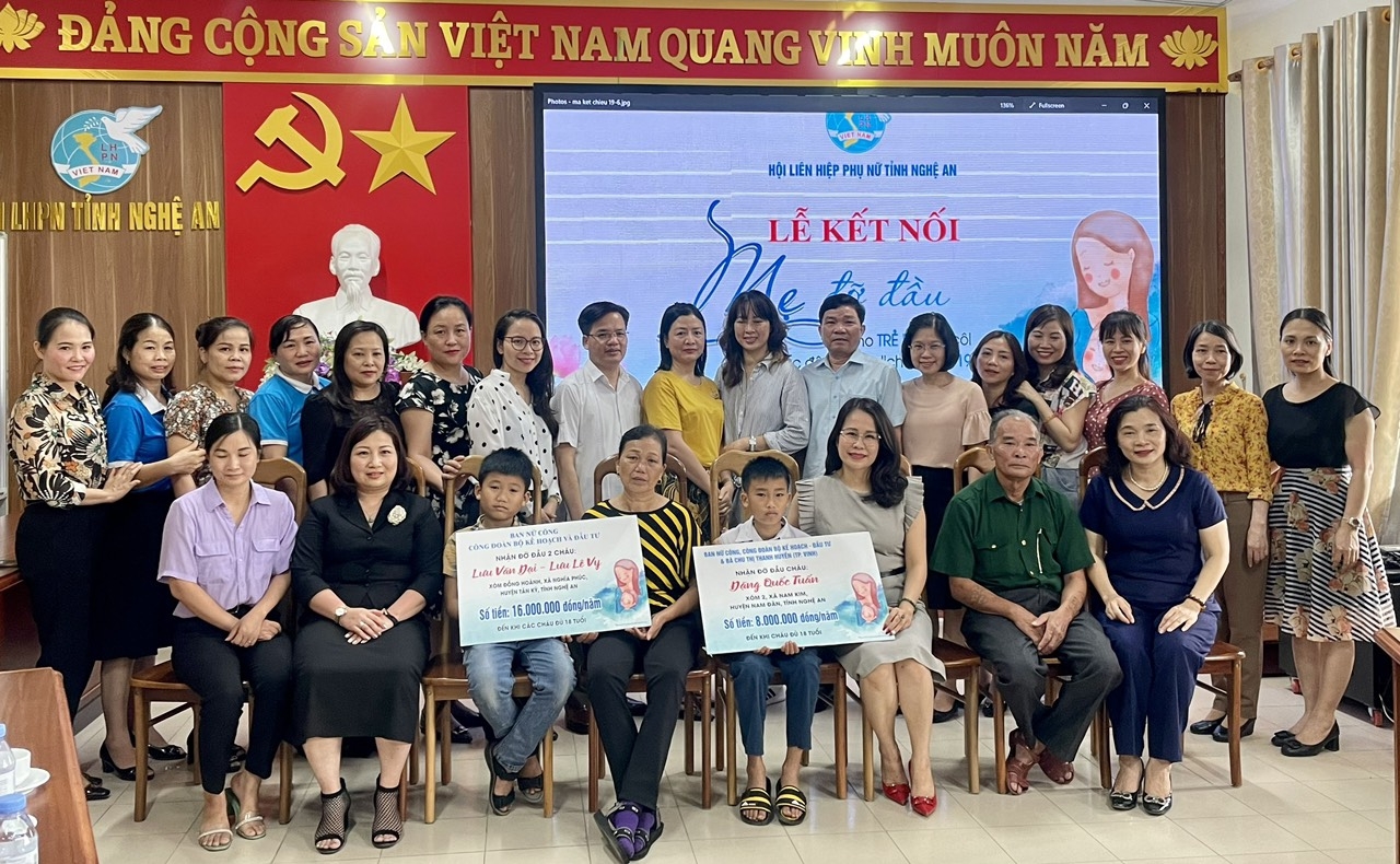 undefined Công đoàn Bộ KH&ĐT trao quà cho Trung tâm Điều dưỡng Thương binh Nghệ An