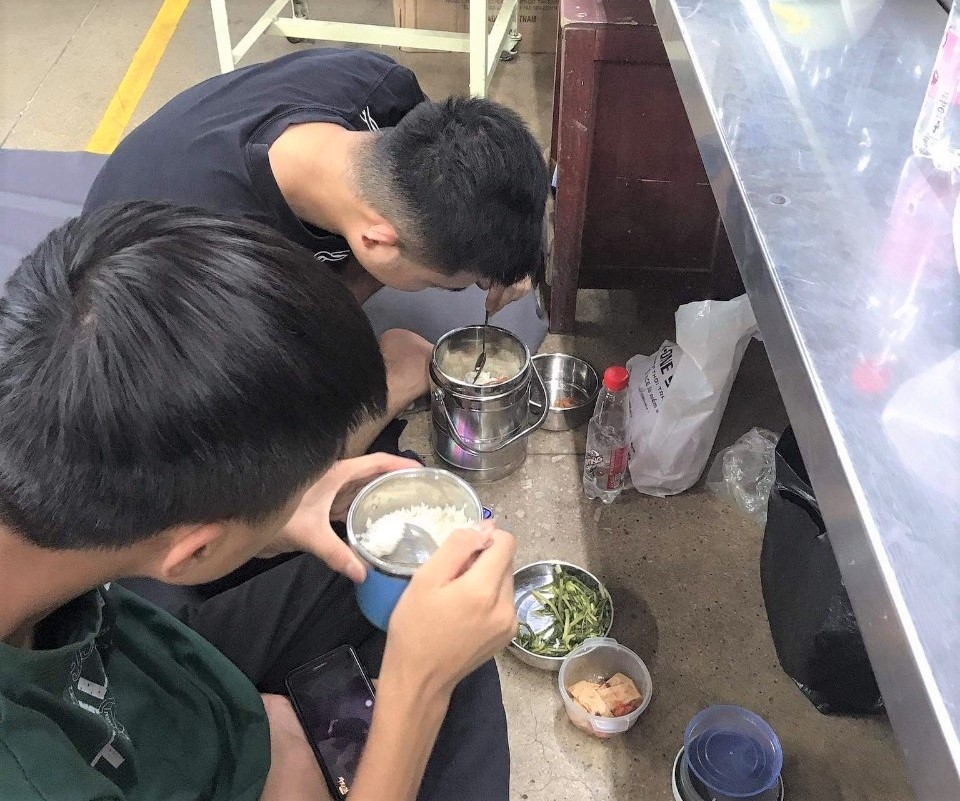 Thanh Hóa: Nhiều bất cập trong tổ chức bữa ăn trưa cho công nhân