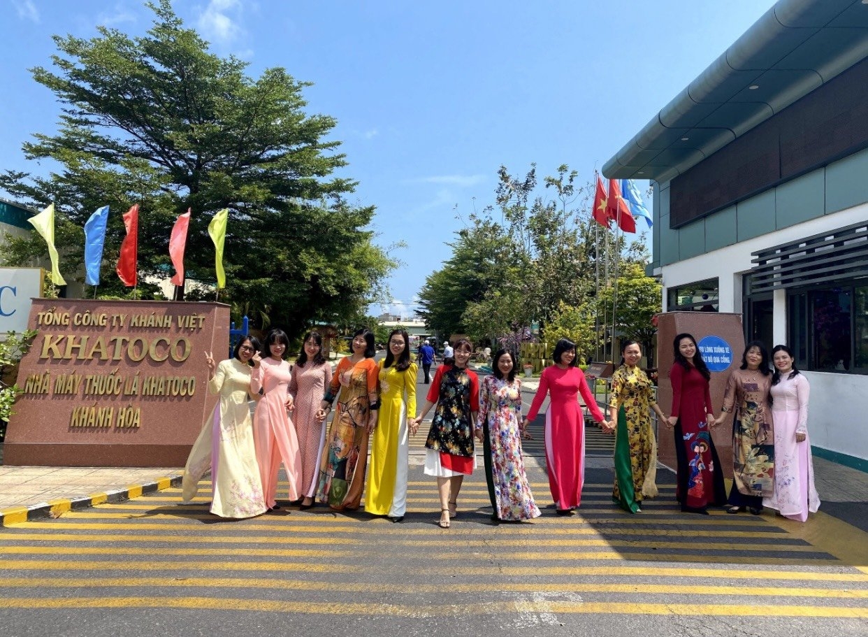 Doanh nghiệp tại Khánh Hòa chú trọng vai trò ban nữ công quần chúng Nhà máy Thuốc lá Khatoco Khánh Hòa quan tâm, chăm lo lao động nữ