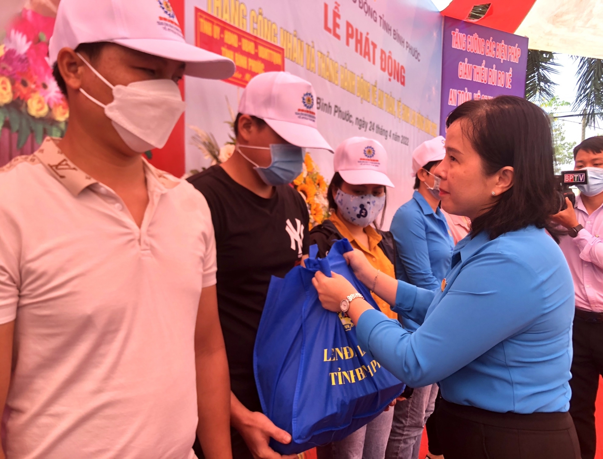 Lương tối thiểu vùng tăng nhưng công nhân lao động chưa vơi lo lắng Lương tối thiểu vùng tăng nhưng công nhân lao động chưa vơi lo lắng