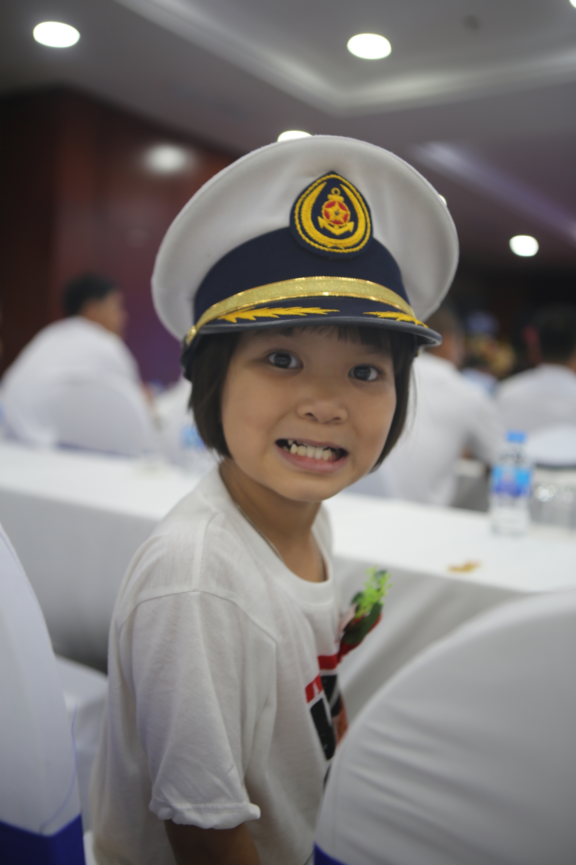 Hạnh phúc giản dị của gia đình thủy thủ được xây dựng bằng sự thấu hiểu Hạnh phúc giản dị của gia đình thủy thủ được xây dựng bằng sự thấu hiểu