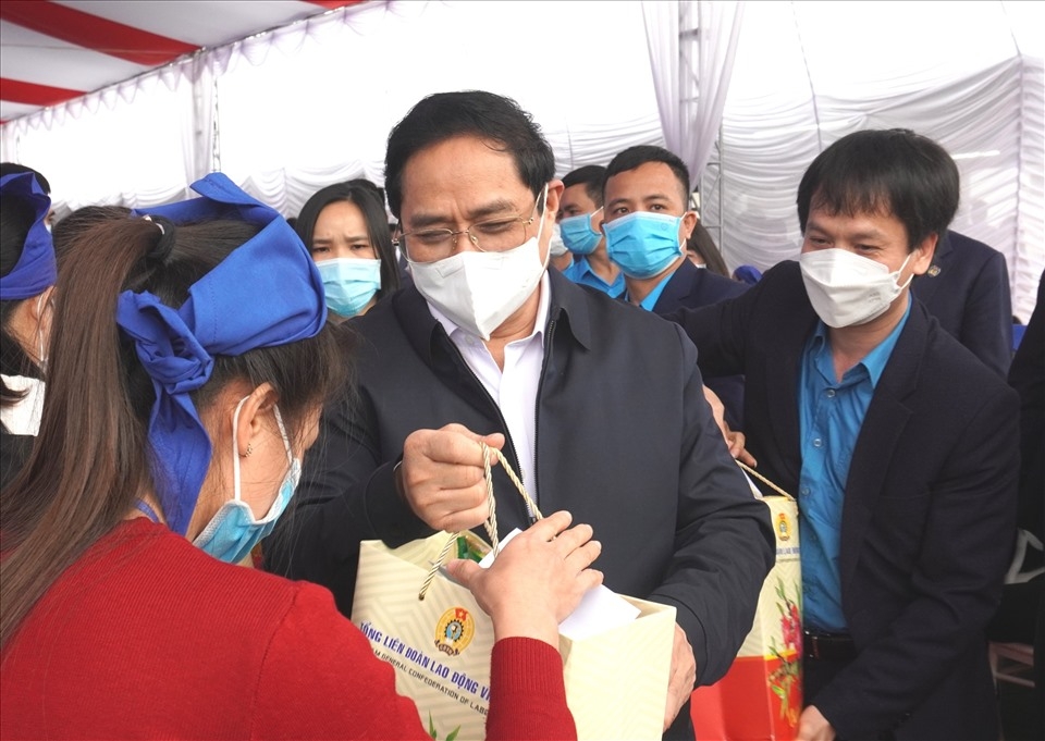 Hướng về cơ sở, hỗ trợ người lao động ổn định đời sống và yên tâm lao động sản xuất Hướng về cơ sở, hỗ trợ người lao động ổn định đời sống và yên tâm lao động sản xuất