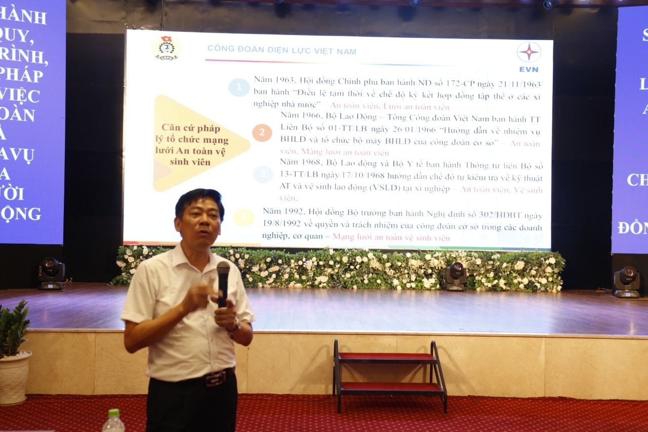Tập huấn về mạng lưới an toàn vệ sinh viên năm 2022 cho cán bộ công đoàn Tập huấn về mạng lưới an toàn vệ sinh viên năm 2022 cho cán bộ công đoàn