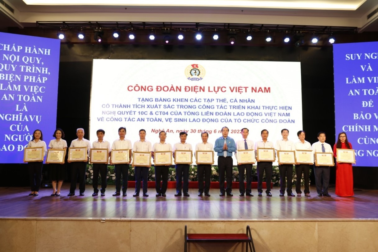 Sơ kết 5 năm thực hiện Nghị quyết 10c/NQ-BCH về công tác ATVSLĐ của tổ chức Công đoàn