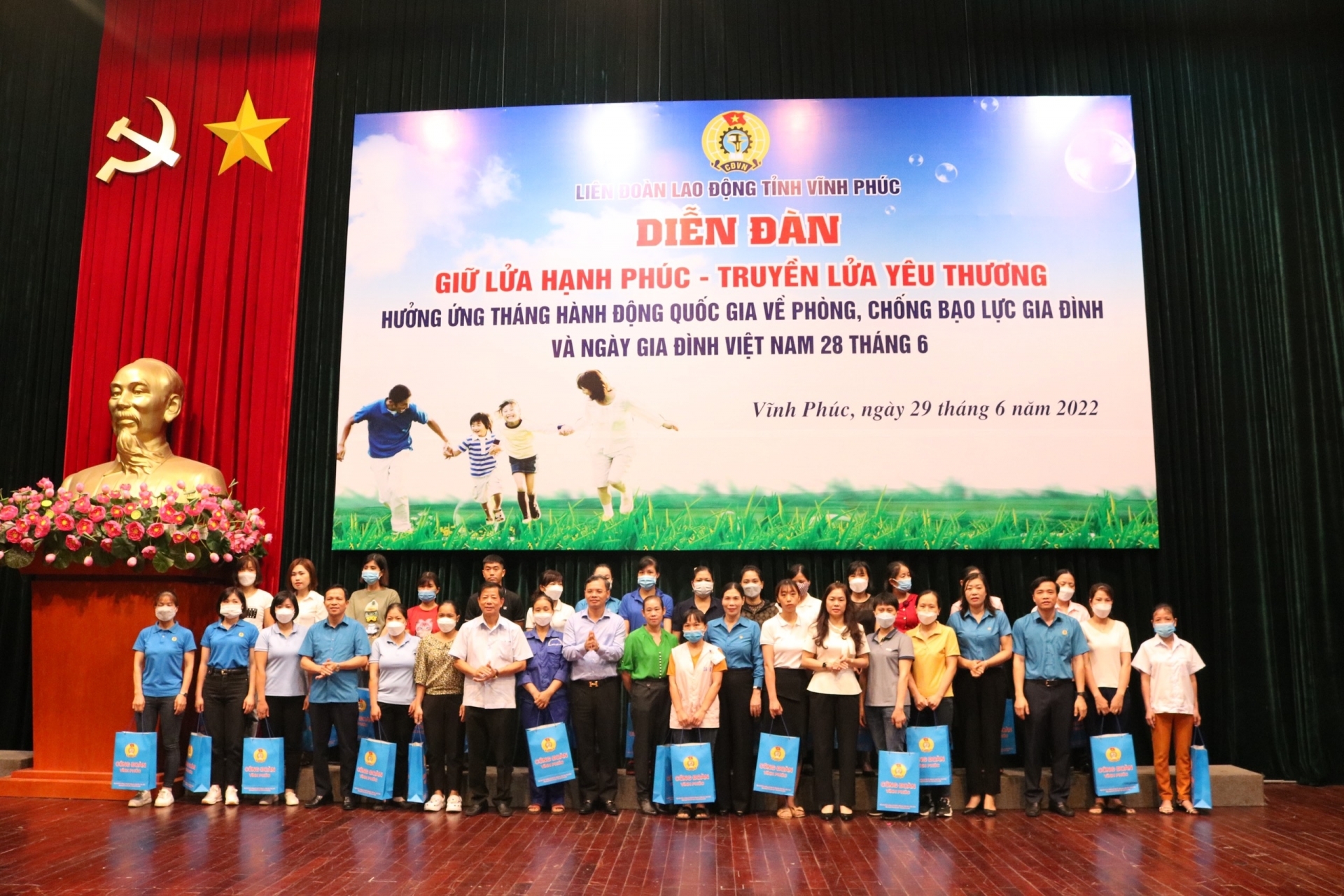LĐLĐ tỉnh Vĩnh Phúc tổ chức diễn đàn “Giữ lửa hạnh phúc - Truyền lửa yêu thương”