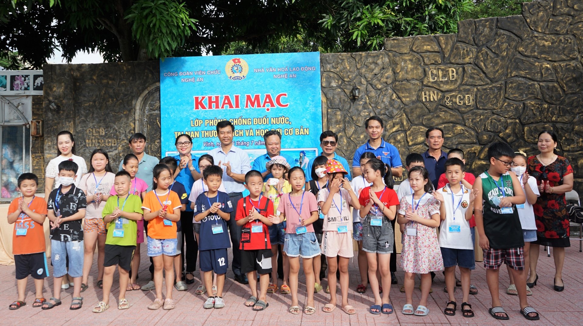 https://laodongcongdoan.vn/tap-huan-cong-tac-to-chuc-dai-hoi-cong-doan-cac-cap-77863.html Công đoàn Viên chức Nghệ An tổ chức lớp học bơi cho con của đoàn viên