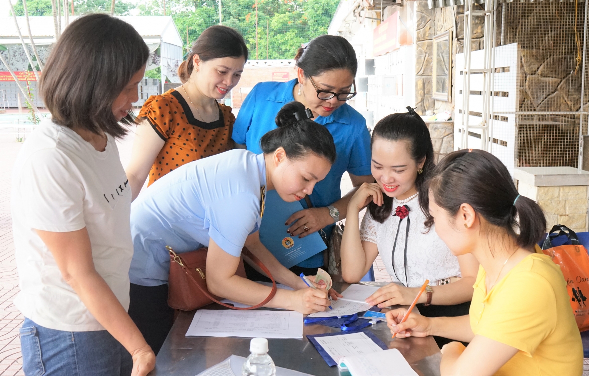 https://laodongcongdoan.vn/tap-huan-cong-tac-to-chuc-dai-hoi-cong-doan-cac-cap-77863.html Công đoàn Viên chức Nghệ An tổ chức lớp học bơi cho con của đoàn viên