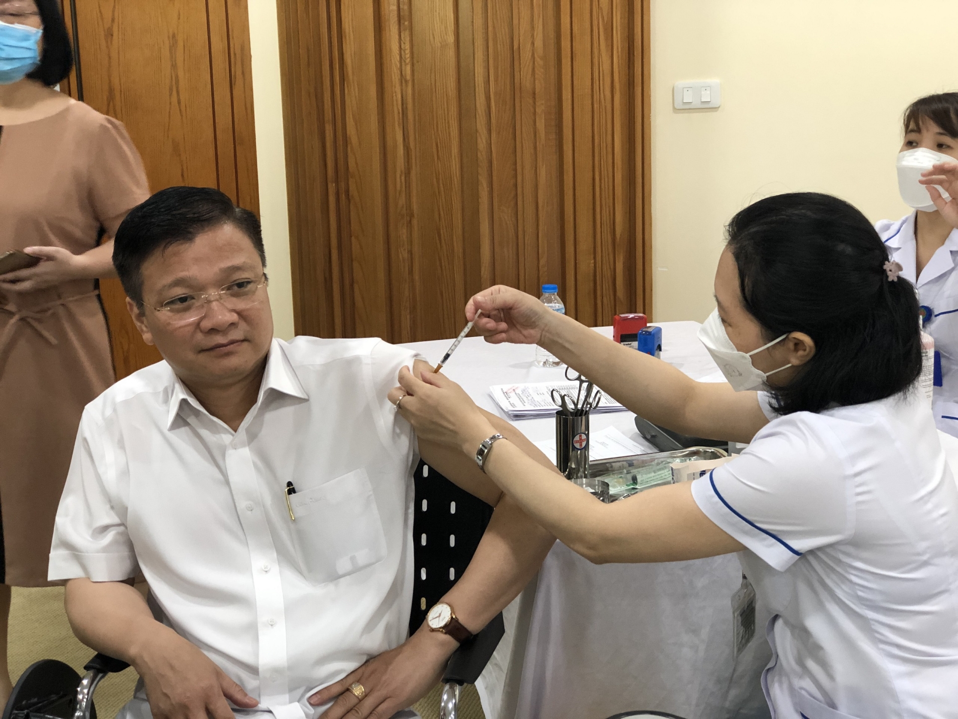 Tổng LĐLĐ Việt Nam phát động tiêm vắc xin COVID-19 mũi 3, mũi 4