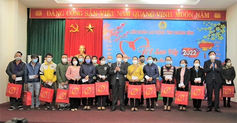 Công đoàn Quảng Bình: Gần 23 tỉ đồng chia sẻ khó khăn với công nhân lao động Công đoàn Quảng Bình: Gần 23 tỉ đồng chia sẻ khó khăn với công nhân lao động