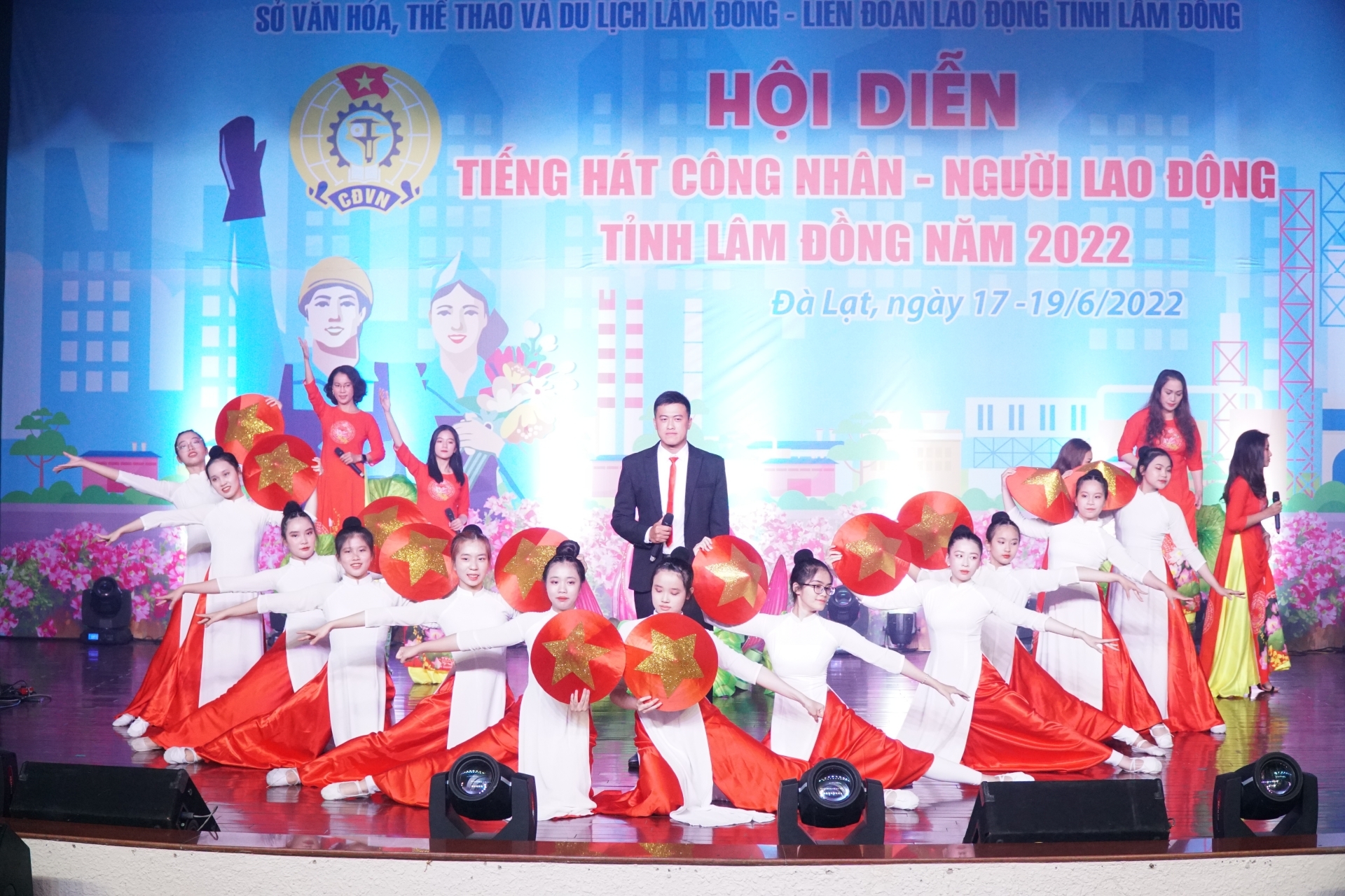 Lâm Đồng đoạt huy chương Bạc tại Hội diễn “Tiếng hát công nhân, NLĐ” toàn quốc Lâm Đồng đoạt huy chương Bạc tại Hội diễn “Tiếng hát công nhân, NLĐ” toàn quốc